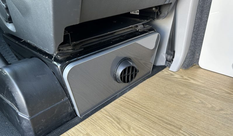 
								Volkswagen Campervan 2.0 TDI T30 Highline SWB Transporter | 5dr Diesel | DSG Auto | Euro 6 (150 ps) full									