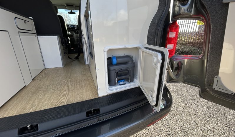 
								Volkswagen Campervan 2.0 TDI T30 Highline SWB Transporter | 5dr Diesel | DSG Auto | Euro 6 (150 ps) full									