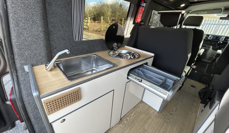 
								Volkswagen Campervan 2.0 TDI T30 Highline SWB Transporter | 5dr Diesel | DSG Auto | Euro 6 (150 ps) full									