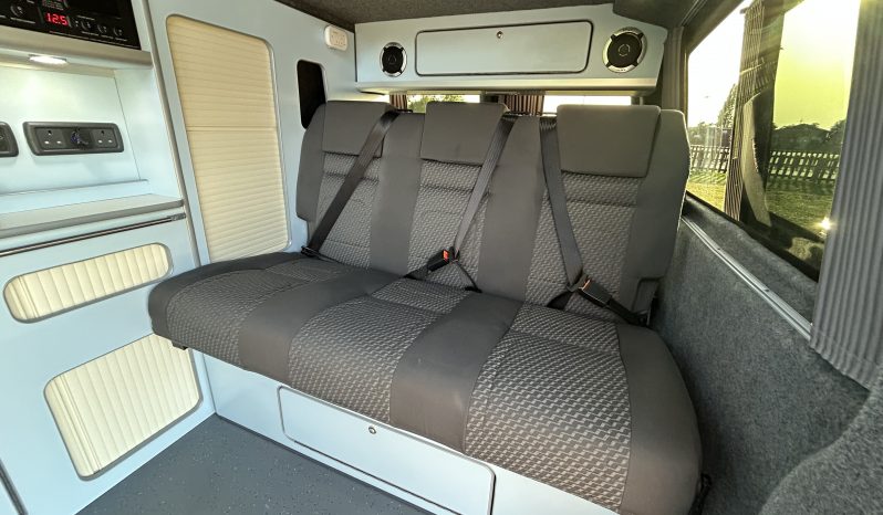 
								Volkswagen Transporter T30 Highline LWB Campervan 138 bhp 6 Speed Manual full									