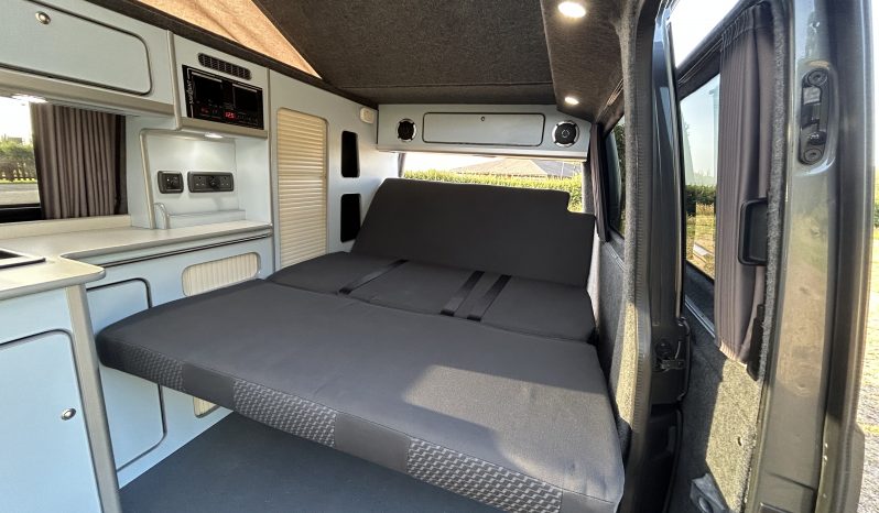 
								Volkswagen Transporter T30 Highline LWB Campervan 138 bhp 6 Speed Manual full									