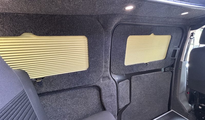 
								Ford Transit Custom Limited. 2.0 Diesel 130BHP. 6 Speed Manual full									